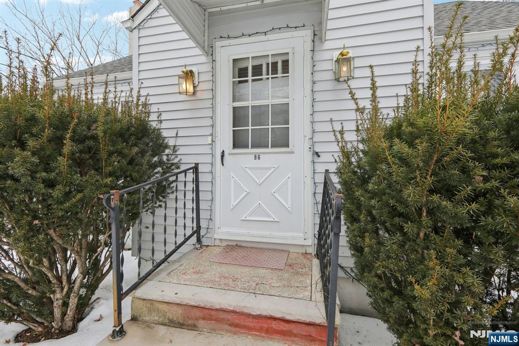 86 Kakeout Road Butler, NJ 07405 - Photo 4 of 44