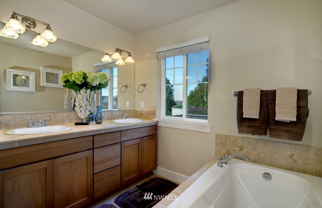 3126 Garden Avenue North Renton, WA 98056 - Photo 12 of 18