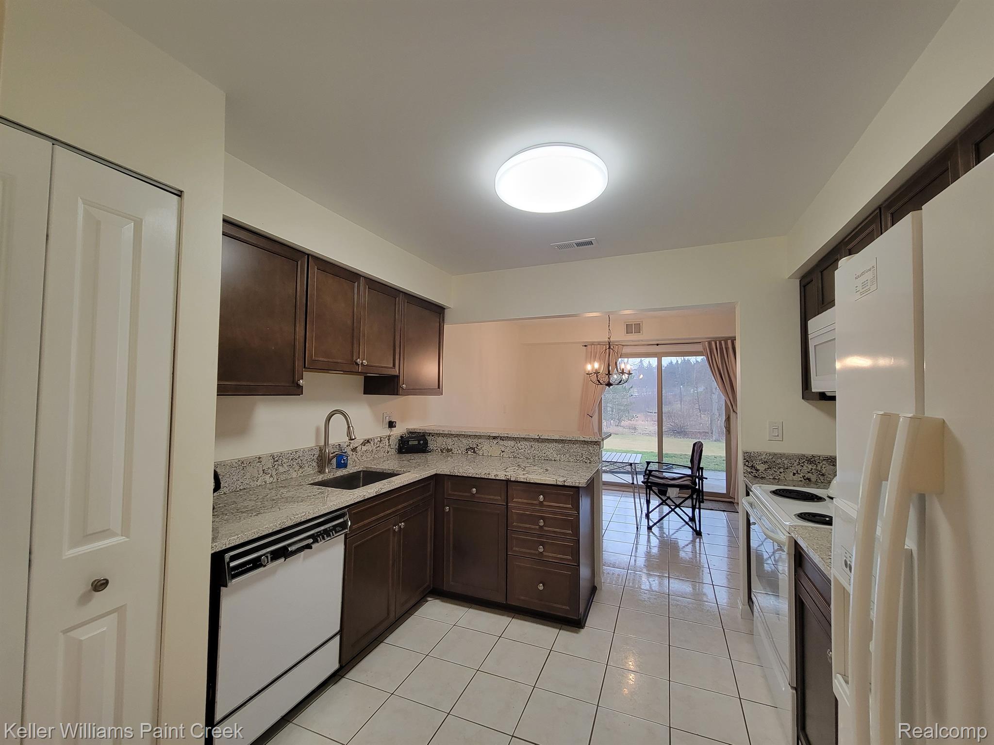 1677 Riverside Drive, Unit 14 Rochester, MI 48309 - Photo 2 of 10 Gallery Image 2