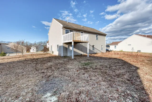 a house view with backyard space