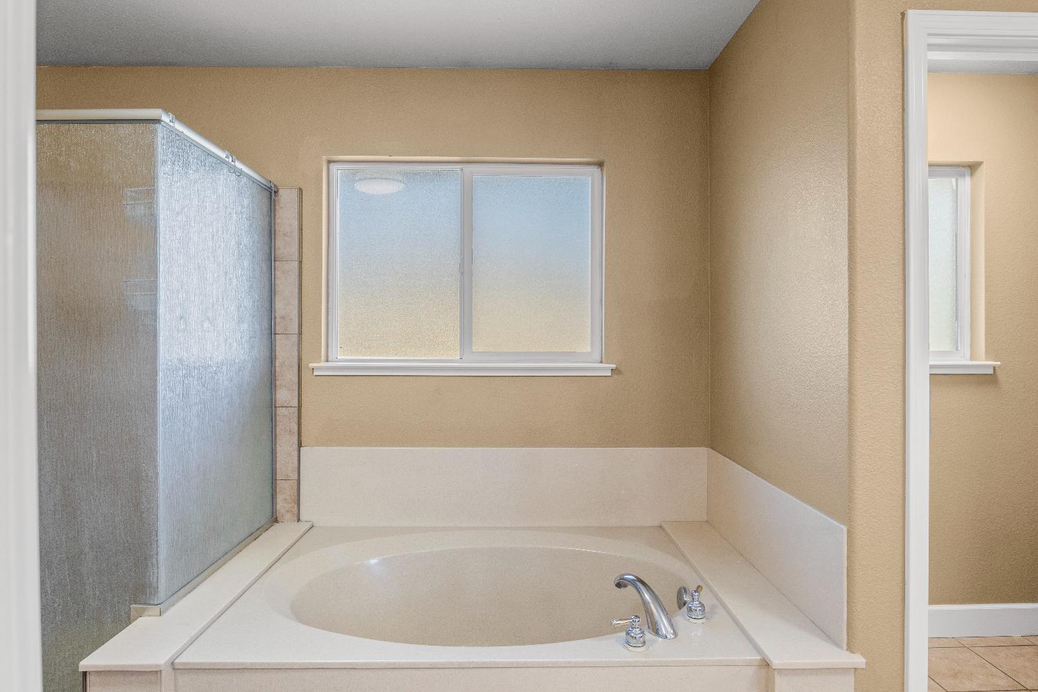 637 Rebekah Court Ripon, CA 95366 - Photo 51 of 69 a bathroom with a bathtub