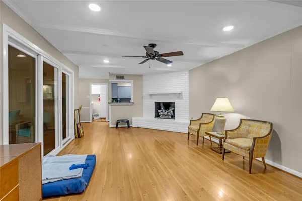 $3,900 | 10051 Meadow Lake Lane, Houston, TX 77042