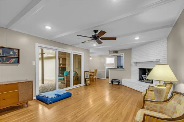 $3,900 | 10051 Meadow Lake Lane, Houston, TX 77042
