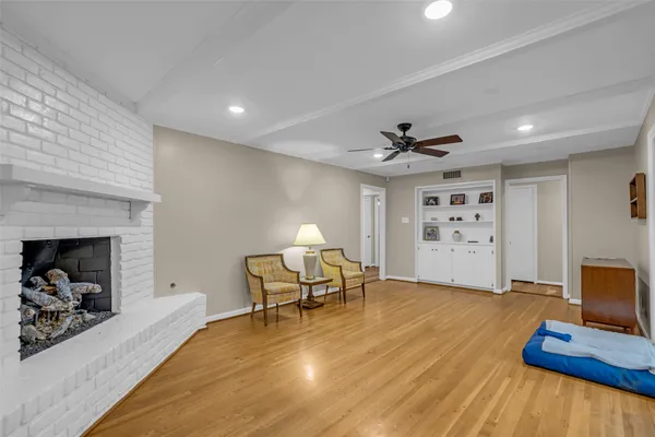 $3,900 | 10051 Meadow Lake Lane, Houston, TX 77042