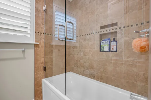 $3,900 | 10051 Meadow Lake Lane, Houston, TX 77042