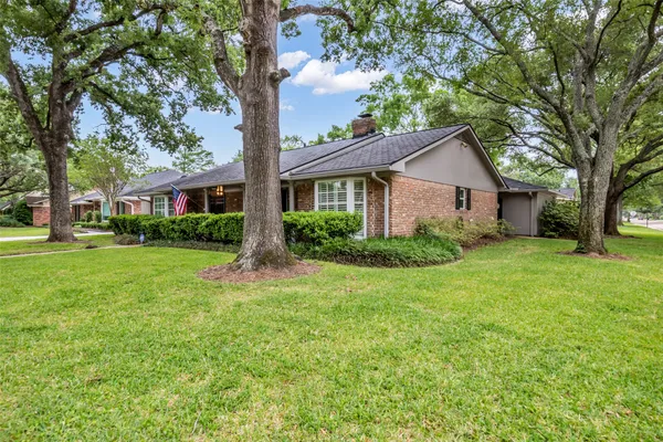 $3,900 | 10051 Meadow Lake Lane, Houston, TX 77042