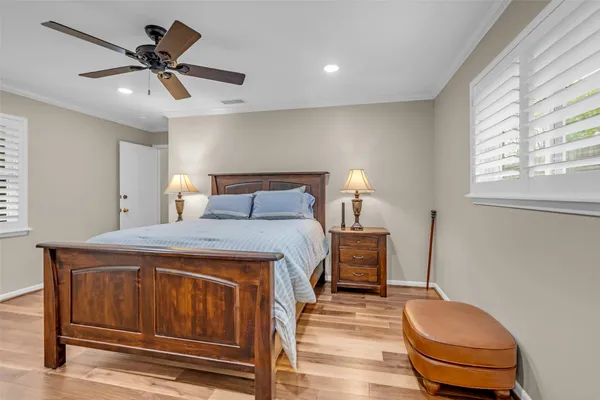 $3,900 | 10051 Meadow Lake Lane, Houston, TX 77042