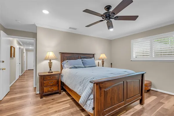 $3,900 | 10051 Meadow Lake Lane, Houston, TX 77042