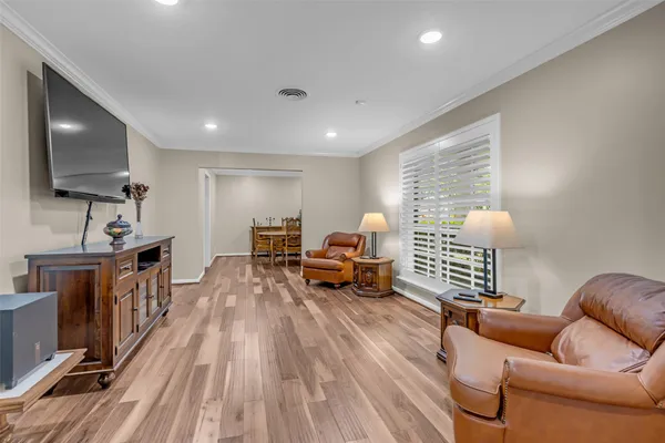 $3,900 | 10051 Meadow Lake Lane, Houston, TX 77042