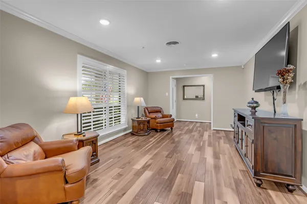 $3,900 | 10051 Meadow Lake Lane, Houston, TX 77042