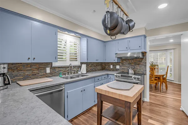 $3,900 | 10051 Meadow Lake Lane, Houston, TX 77042