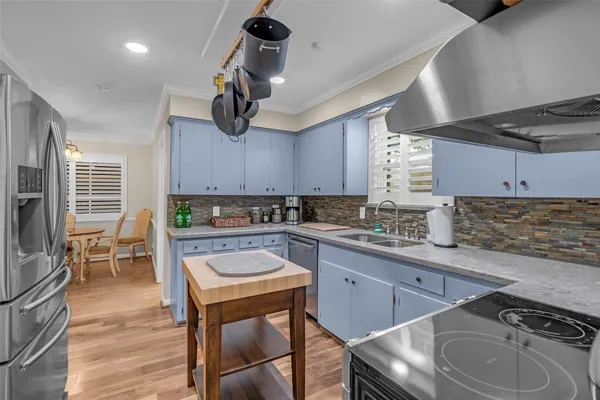 $3,900 | 10051 Meadow Lake Lane, Houston, TX 77042