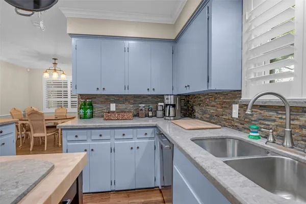 $3,900 | 10051 Meadow Lake Lane, Houston, TX 77042