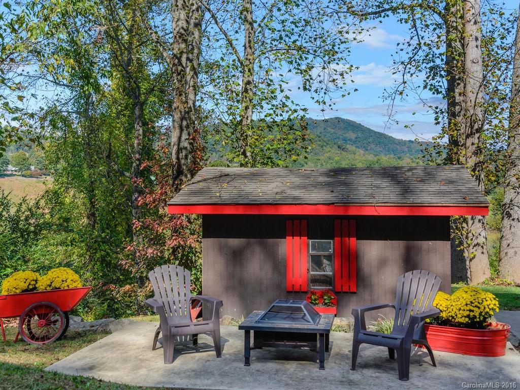 27 High Ridge Road Leicester, NC 28748 - Photo 20 of 24 an outdoor space with lots of furniture and entertaining space