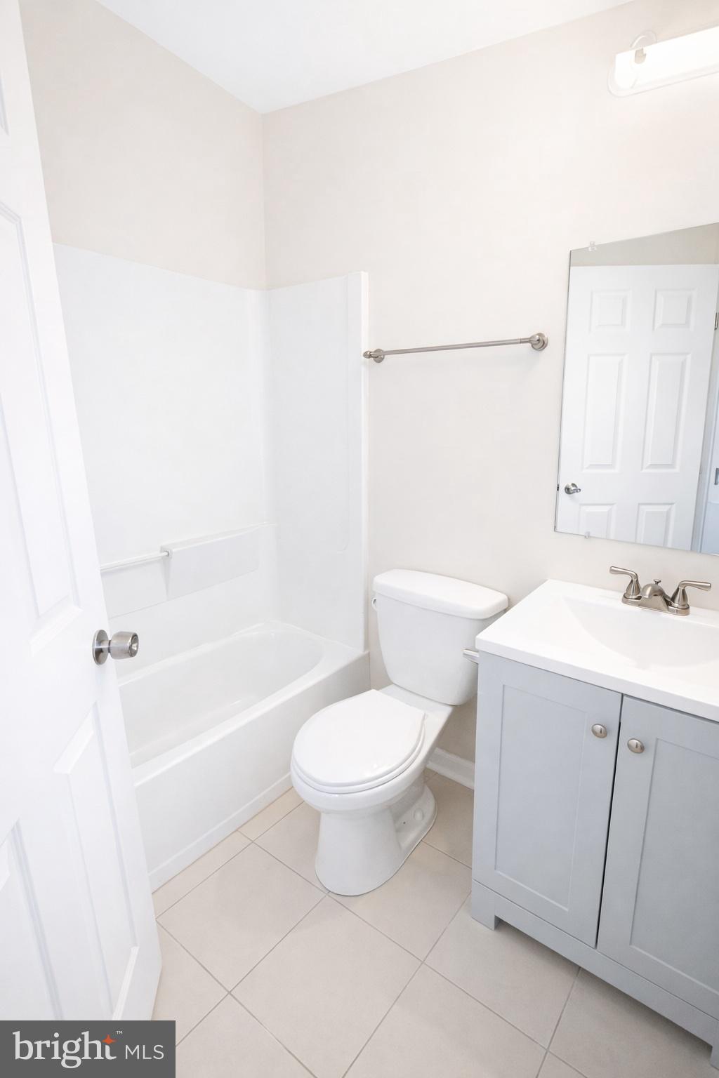 238 North Rose Street Baltimore, MD 21224 - Photo 5 of 7 a bathroom with a toilet sink and a bathtub