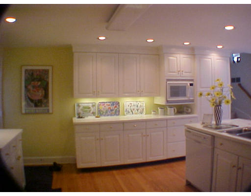 59 Kirkstall Road Newton, MA 02460 - Photo 4 of 9