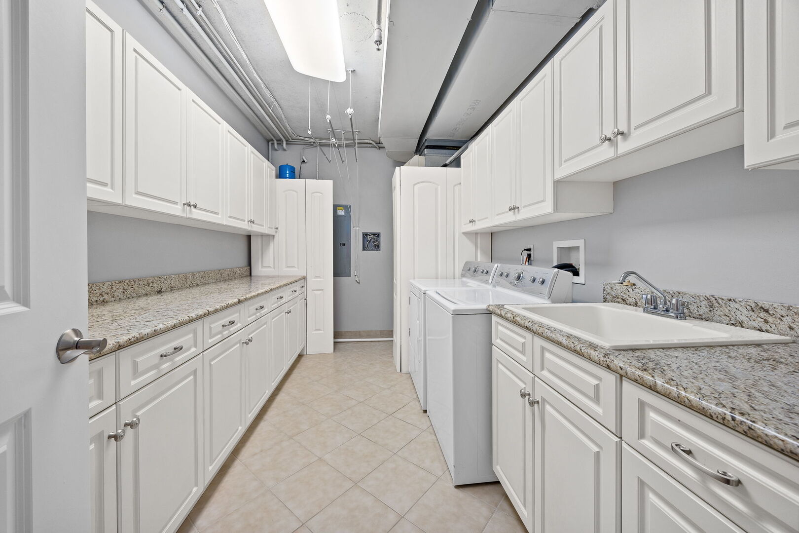 10 East Burlington Street, Unit 4B Riverside, IL 60546 - Photo 35 of 51 Gallery Image 35