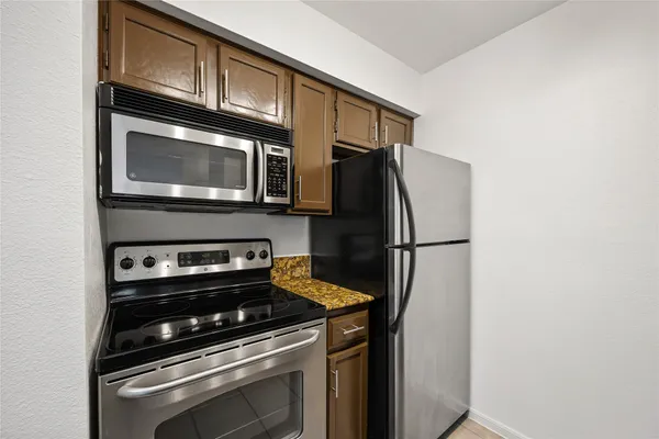 $1,150 | 2120 El Paseo Street, Unit 803, Houston, TX 77054