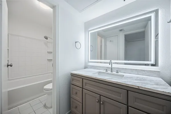 $1,150 | 2120 El Paseo Street, Unit 803, Houston, TX 77054