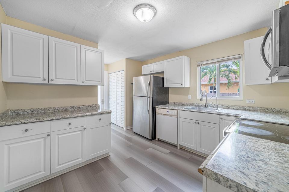 516 Nathan Hale Road, Unit 1 West Palm Beach, FL 33405 - Photo 9 of 24 Unit1-Kitchen