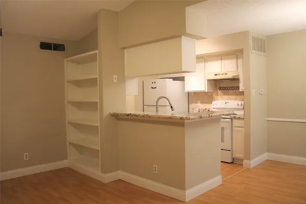 $1,200 | 2120 El Paseo Street, Unit 2810, Houston, TX 77054