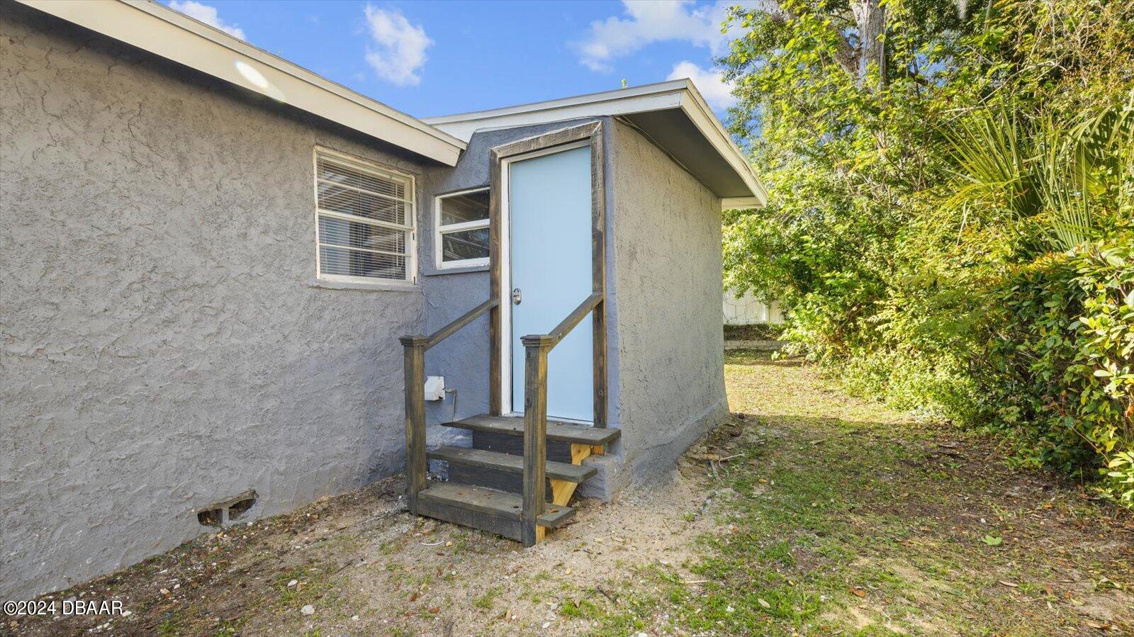 269 Selden Avenue Ormond Beach, FL 32174 - Photo 33 of 41 a backyard of a house