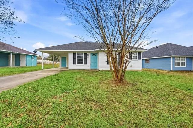 $1,100 | 607 Oldham Street, Bonham, TX 75418