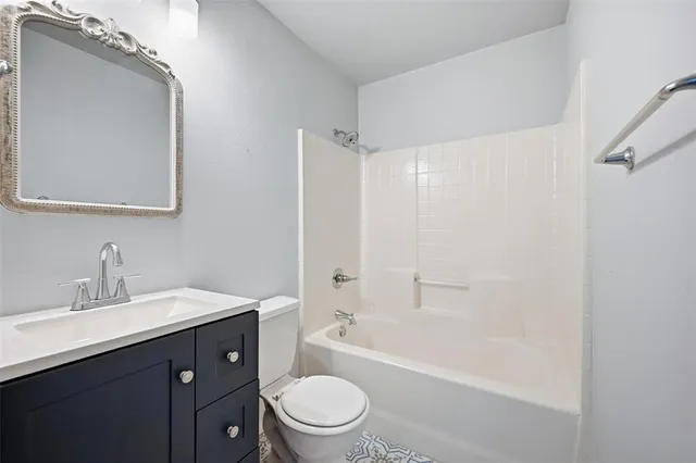 $1,100 | 607 Oldham Street, Bonham, TX 75418