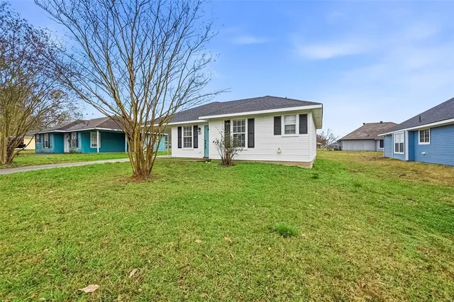 $1,100 | 607 Oldham Street, Bonham, TX 75418