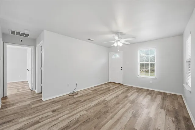 $1,100 | 607 Oldham Street, Bonham, TX 75418