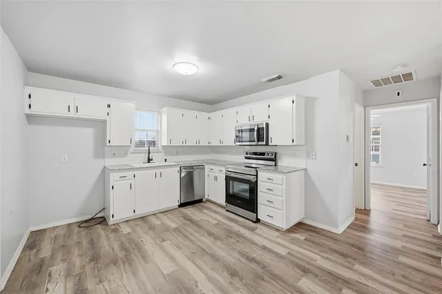 $1,100 | 607 Oldham Street, Bonham, TX 75418