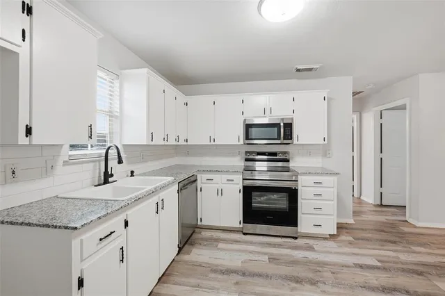 $1,100 | 607 Oldham Street, Bonham, TX 75418