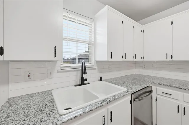 $1,100 | 607 Oldham Street, Bonham, TX 75418