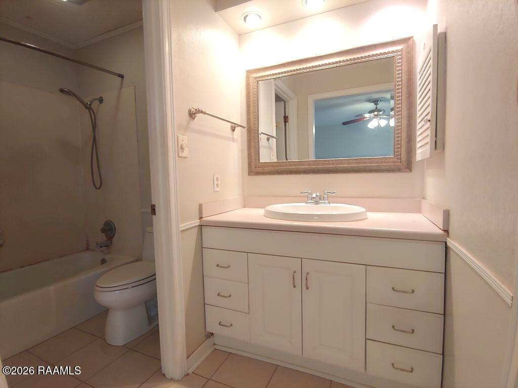 106 Pigeon Loop Lafayette, LA 70508 - Photo 14 of 29 14 Bathroom