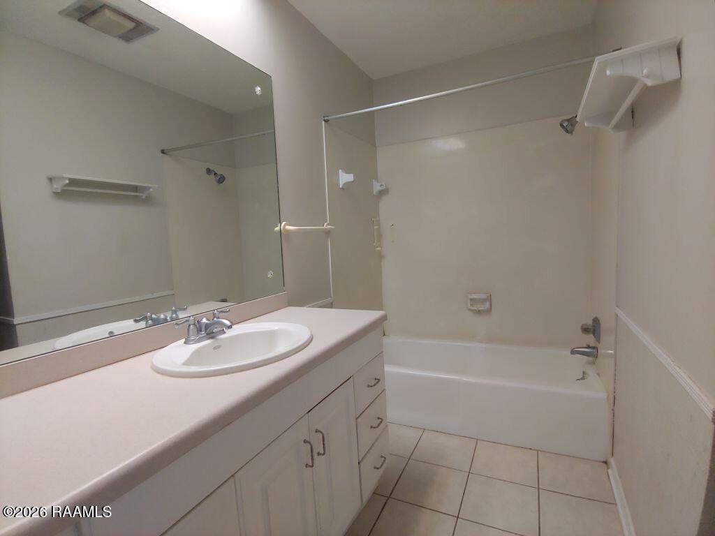 106 Pigeon Loop Lafayette, LA 70508 - Photo 19 of 29 19 Bathroom