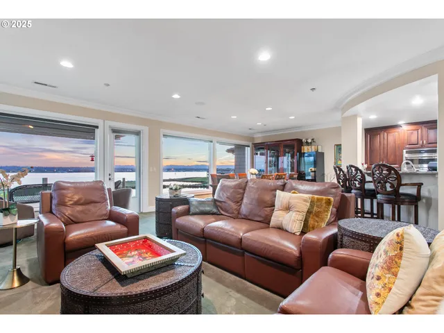 $1,995,000 | 5525 Southeast Scenic Lane, Unit 301, Vancouver, WA 98661