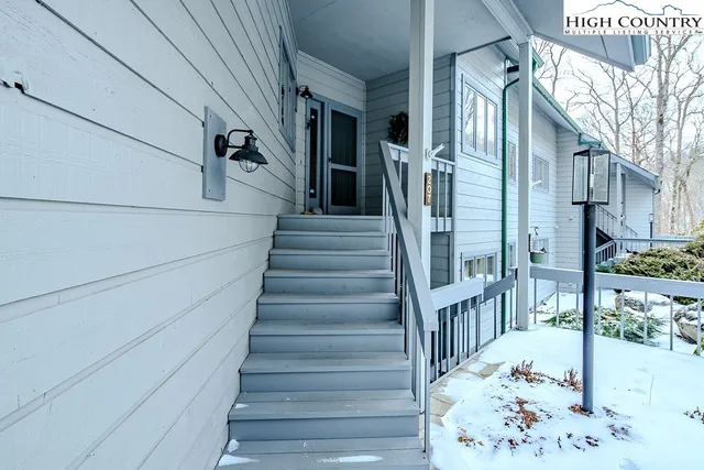 a view of entryway and hall