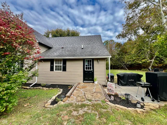 $279,900 | 7693 South Bob Allen Road, Freetown, IN 47235