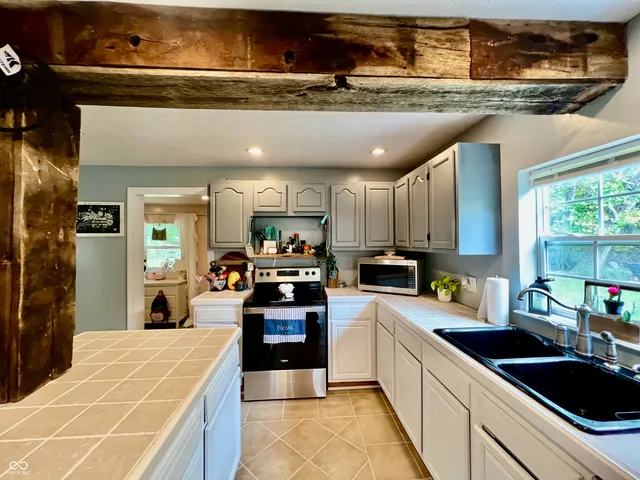 $279,900 | 7693 South Bob Allen Road, Freetown, IN 47235