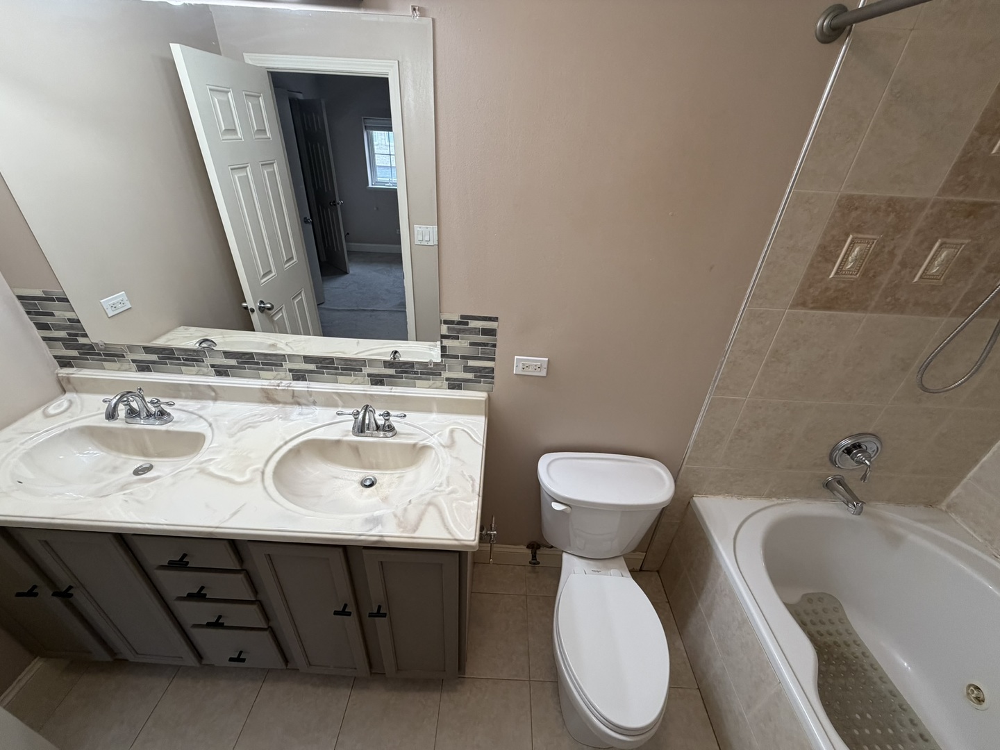 183 North Des Plaines River Road, Unit E2 Des Plaines, IL 60016 - Photo 14 of 25