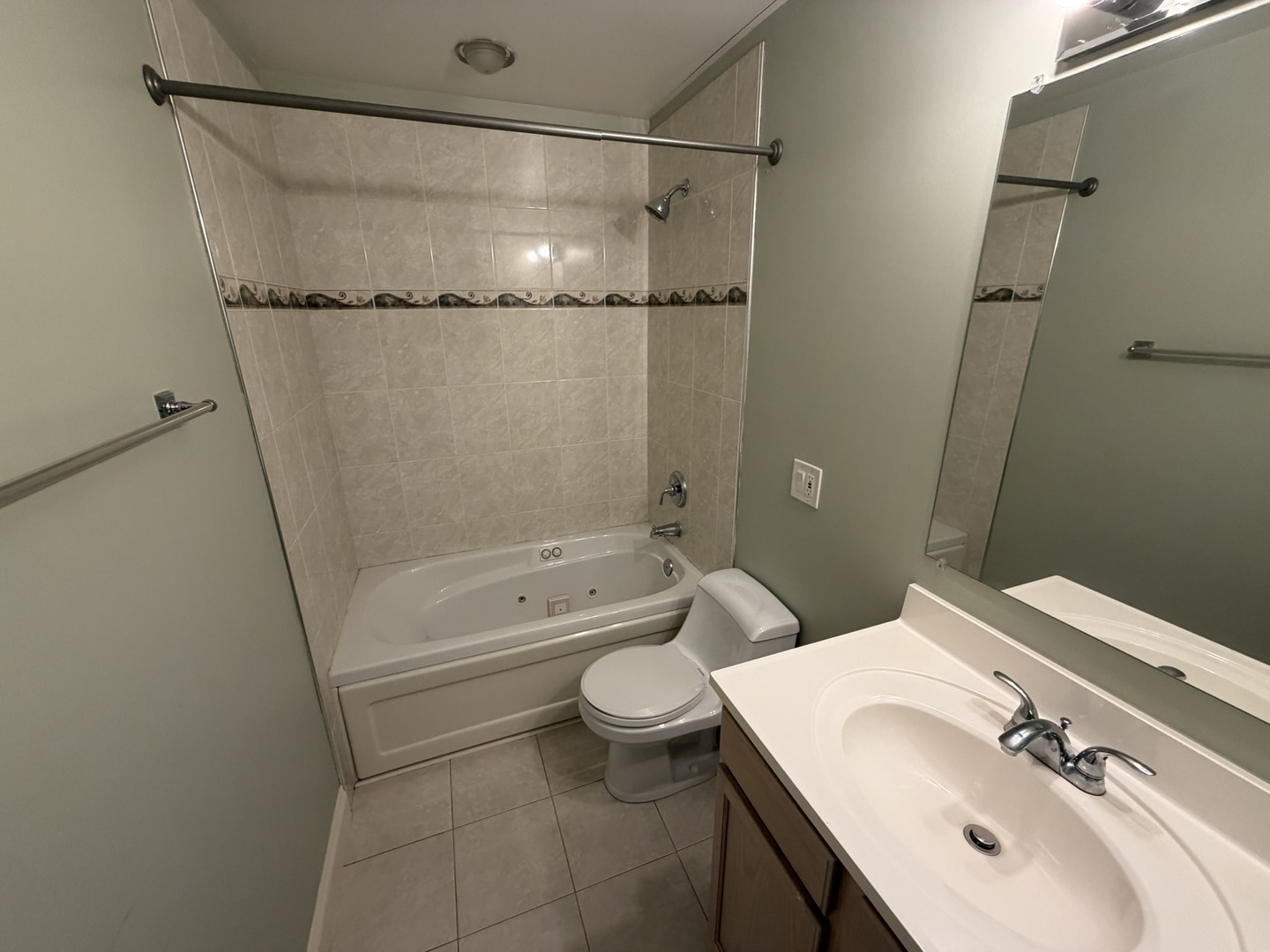 183 North Des Plaines River Road, Unit E2 Des Plaines, IL 60016 - Photo 19 of 25