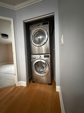 $3,500 | 183 North Des Plaines River Road, Unit E2, Des Plaines, IL 60016