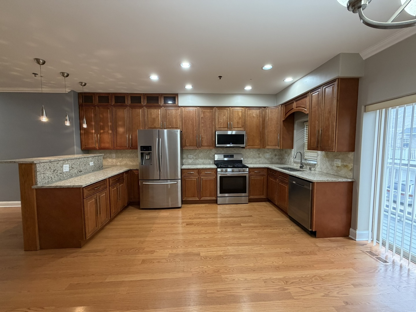 183 North Des Plaines River Road, Unit E2 Des Plaines, IL 60016 - Photo 8 of 25