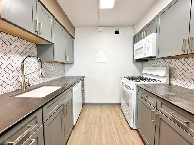 $1,800 | 3817 Ventnor Avenue, Unit 1201, Atlantic City, NJ 08401