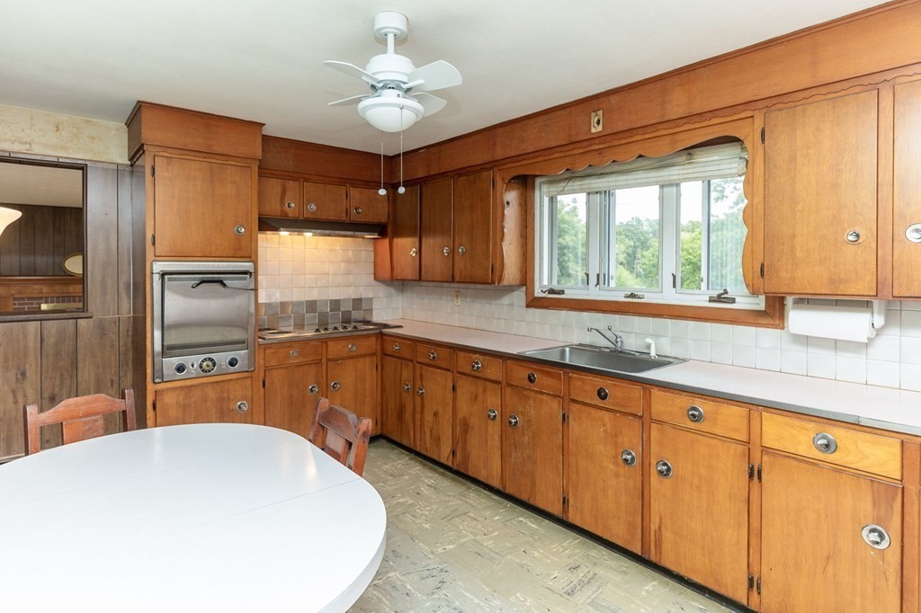 284 Lake Drive Springfield, MA 01151 - Photo 12 of 29