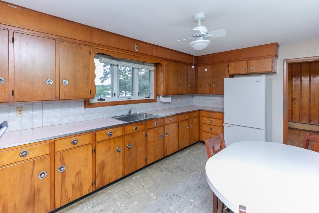 284 Lake Drive Springfield, MA 01151 - Photo 13 of 29