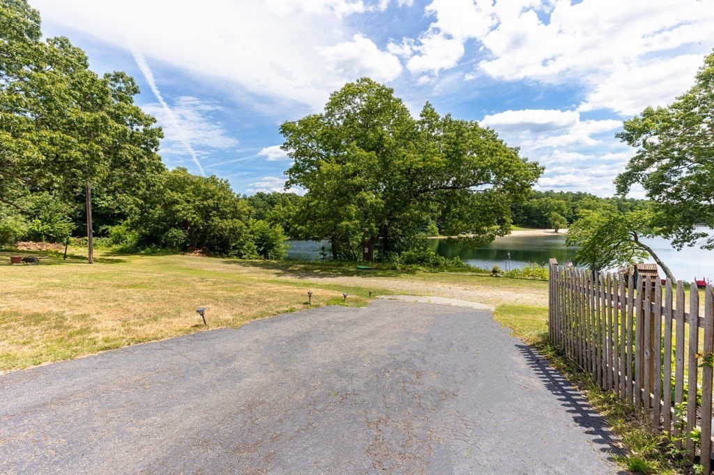 284 Lake Drive Springfield, MA 01151 - Photo 5 of 29