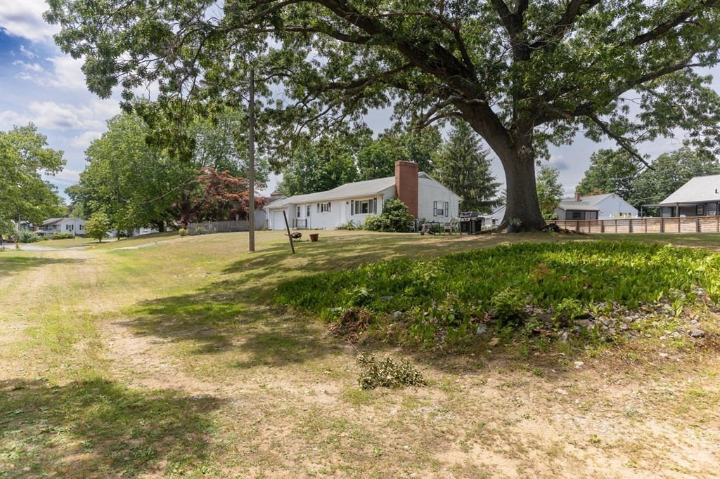 284 Lake Drive Springfield, MA 01151 - Photo 8 of 29