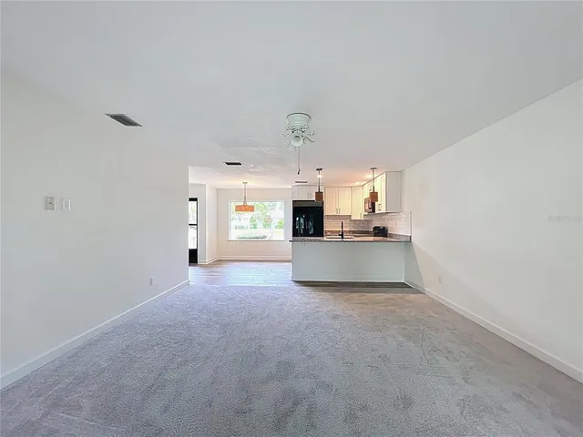 a view of empty room with window