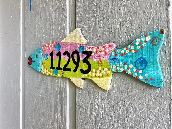 a view of a house with backyard and a garden